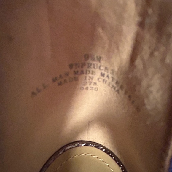 Nine West ,NWOT,sandals,9 1/2,,Pewter textured upper,2 1/2 “  heel,ankle strap - Picture 4 of 7